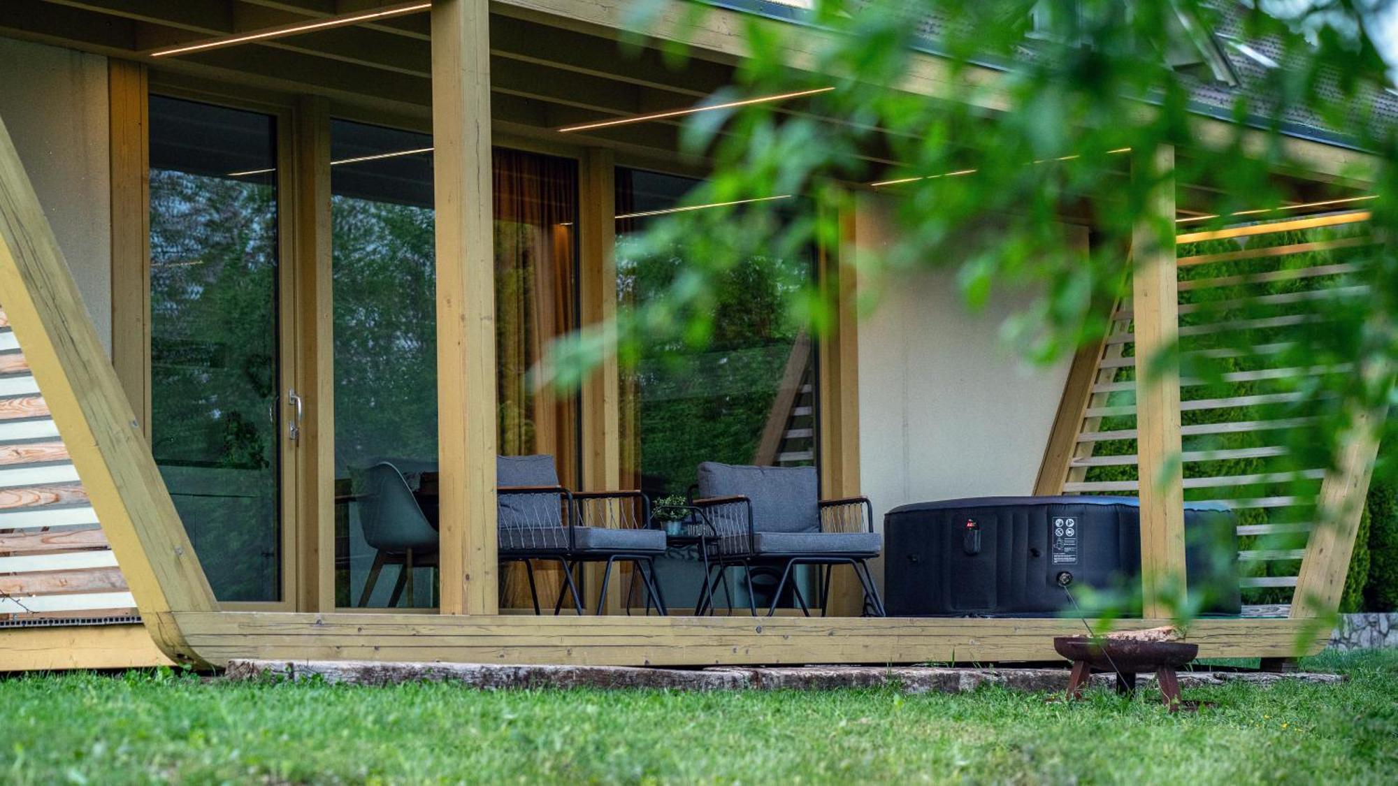 Holiday House Hona Lux Velike Lasce Kültér fotó